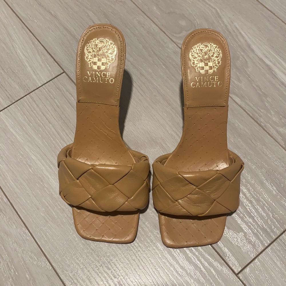 Vince camuto size 7